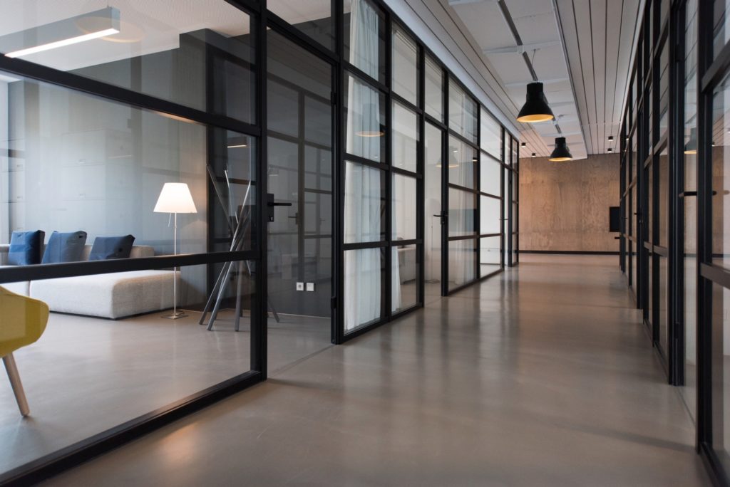 couloir lieu de travail moderne